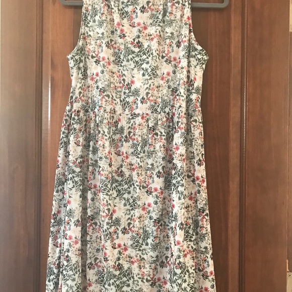 Spring 🌈☀️🐣 Short Floral Dress - Picture 5 of 5